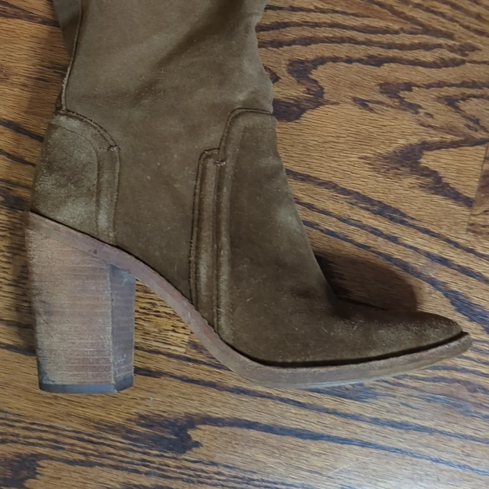 Vince Camuto 